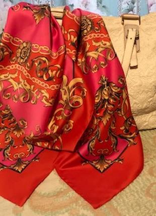 Изящный шелковый платок.