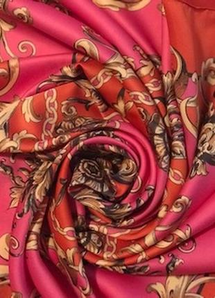 Изящный шелковый платок.