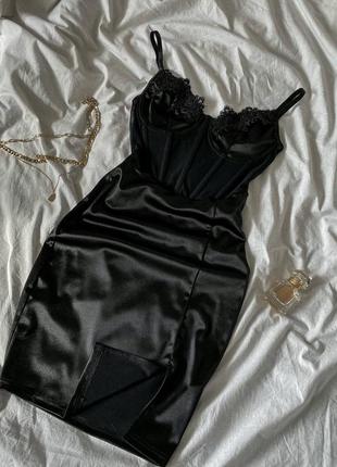 Женское сатиновое платье-корсет с кружевом6 фото