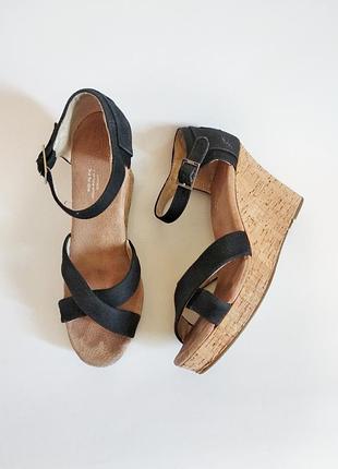 Босоніжки на танкетці toms strappy wedge black, 38.5 (250 мм)