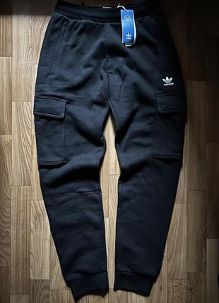 Нові чоловічі спортивні штани-карго adicolor essentials trefoil3 фото