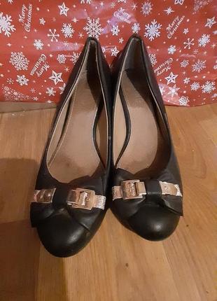 Женские повседневные черные туфли с бантиками 38 р