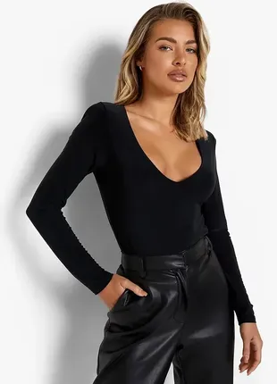 Соблазнительный боди с глубоким декольте No90max