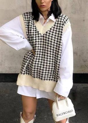 Жилет із вирізом з класним принтом, під сорочку просто wow