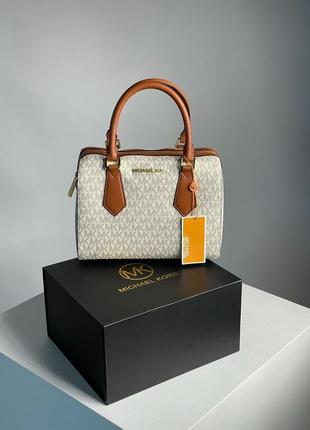 Сумка michael kors small hayes duffle crossbody bag vanilla/luggage