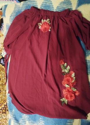 Платье с вышивкой