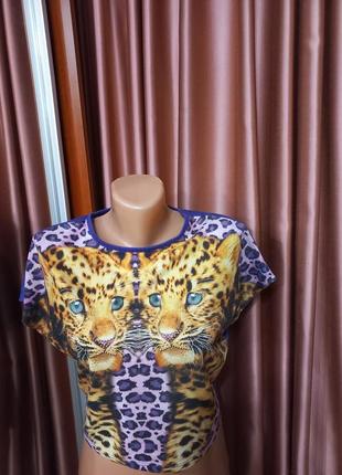 Топ с принтом.