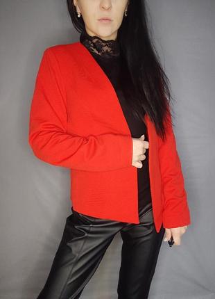 Очень красивый красный пиджачок на подкладе3 фото