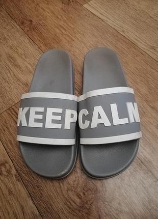 Шлепанцы. keep calm.