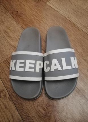 Шлепанцы. keep calm.