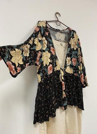 Трикотажна кофта на запах великого розміру