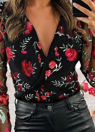 Блуза з вишивкою