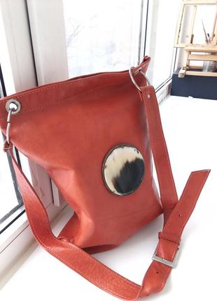 Крутая кожаная сумка почтальонка, на длинном ремешке, ярко оранжевый цвет - рыжая  кожаная сумочка3 фото