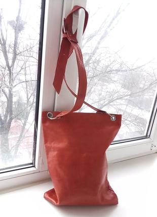 Крутая кожаная сумка почтальонка, на длинном ремешке, ярко оранжевый цвет - рыжая  кожаная сумочка4 фото