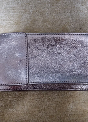 Сріблясто-фіолетовий жіночий гаманець з ремінцем для перенесення