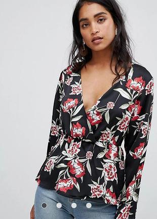 Красива блуза на запах vila квіти етикетка