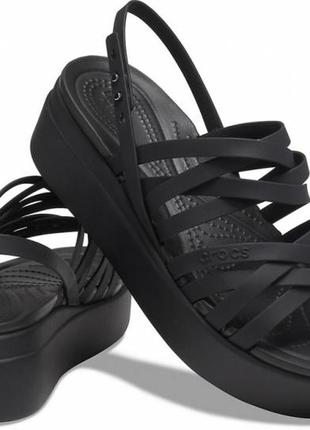 Босоніжки на танкетці крокс crocs brooklyn strappy, 39, 401 фото