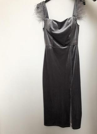 Велюровое платье с перьями2 фото