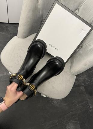 Чорні черевики gucci