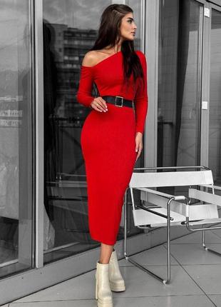 Сукня міді в рубчик відкрите одне плече з рукавами з розрізом по фігурі плаття чорна червона трикотажна елегантна вечірня трендова стильна