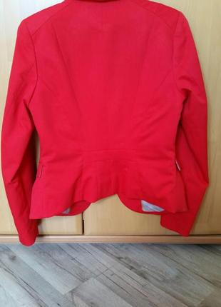 Класичний,, стильний піджак червоного кольору ,, м2 фото