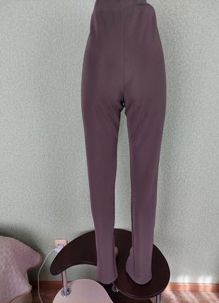 Трикотажные брюки с разрезами брюки в рубчик цвета мокко6 фото