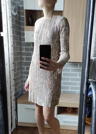H&amp;m прямое платье нюдовое, бежевое платье плиссе, плиссированное платье с рукавом, гофрированное бежевое платье5 фото