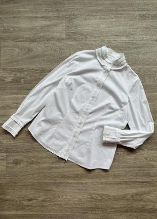 Стильна білосніжна сорочка блуза в офісному діловому стилі комір-стійка