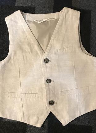 Жилет светлого цвета h&amp;m 4-5 лет 110см
