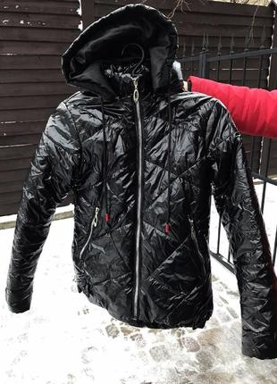 Две одинаковые курточки