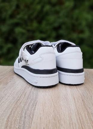 Женские кроссовки adidas forum low white black форум белого с черными цветами4 фото