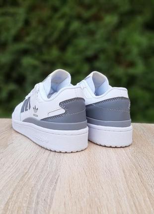 Женские кроссовки adidas forum low white grey форум белого с серым цветами4 фото