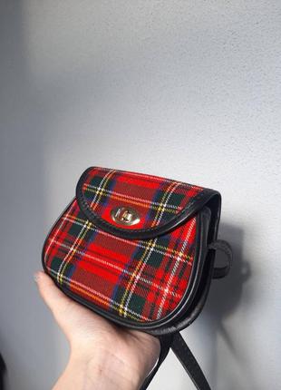 Винтажная сумочка на плечо в стиле шотландки