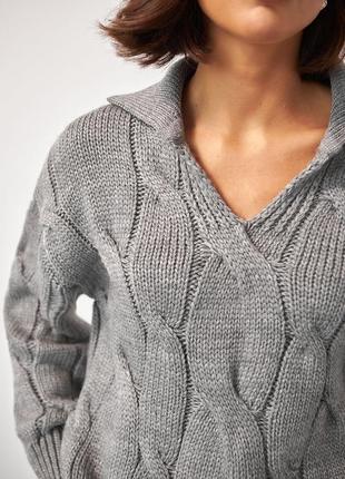 Вязаный фактурный джемпер свитер поло с косами3 фото