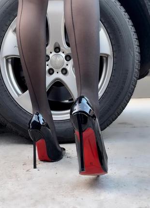 Снижка (эффект) черные лаковые туфли лодочки с красной подошвой на высоком каблуке каблука каблука 11 12 см6 фото