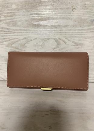 Жіночий класичний гаманець на магнітах