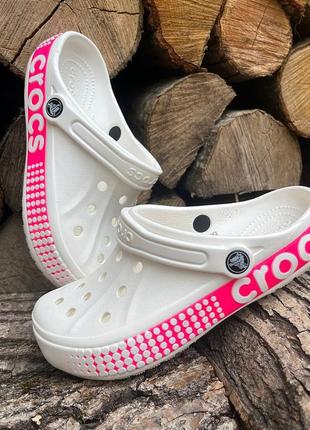 Купить женские кроксы crocs bayaband logo motion white белые