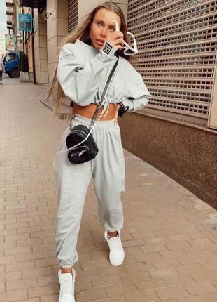 Шикарний костюм з укороченою кофтою спортивний модний бомбового6 фото