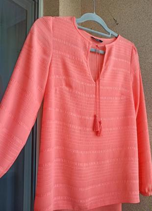 Красивая стильная однотонная коралловая блуза с длинным рукавом3 фото