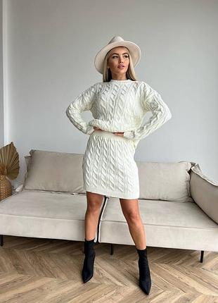 2 цвета. теплый красивый костюм