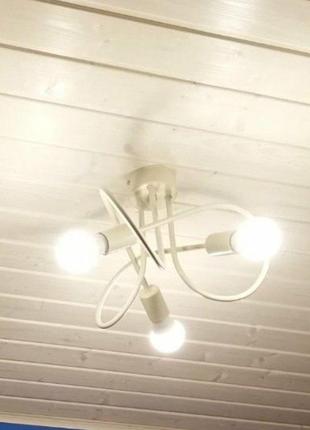 Люстра на три лампи красива та стильна