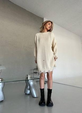 Женская туника вязаная рванка молочного цвета длинный свитер стильный модный тренд сезона