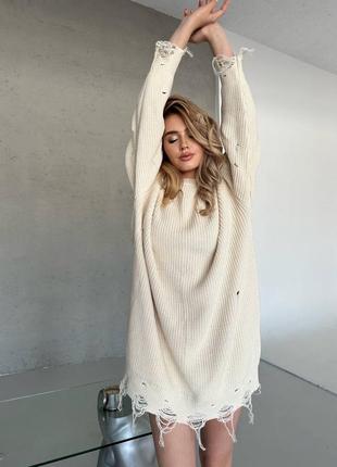 Женская туника вязаная рванка молочного цвета длинный свитер стильный модный тренд сезона