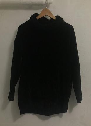 Черный длинный свитер под горло