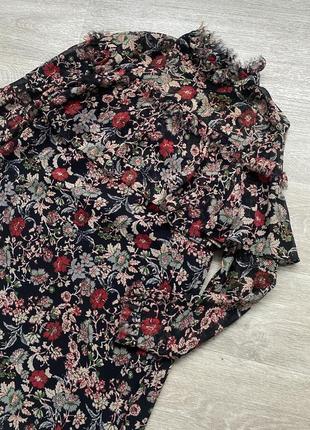 Стильне легке шифонове плаття з оборкою на грудях у квітковий принт zara3 фото
