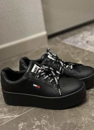 Tommy jeans, стильные кеды в идеальном состоянии