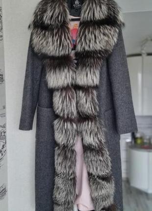 Женское пальто из шерсти альпаки и с мехом чернобурки1 фото
