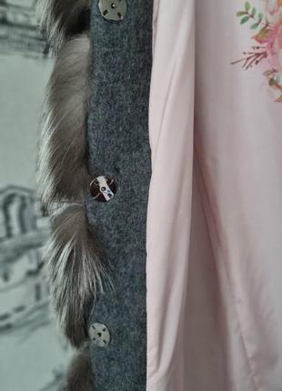 Женское пальто из шерсти альпаки и с мехом чернобурки4 фото