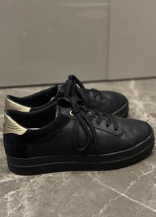 Отличные кеды gant, очень хорошее состояние, мягкая кожа, комфортные