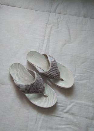 Шлепанцы ,сланцы fitflop